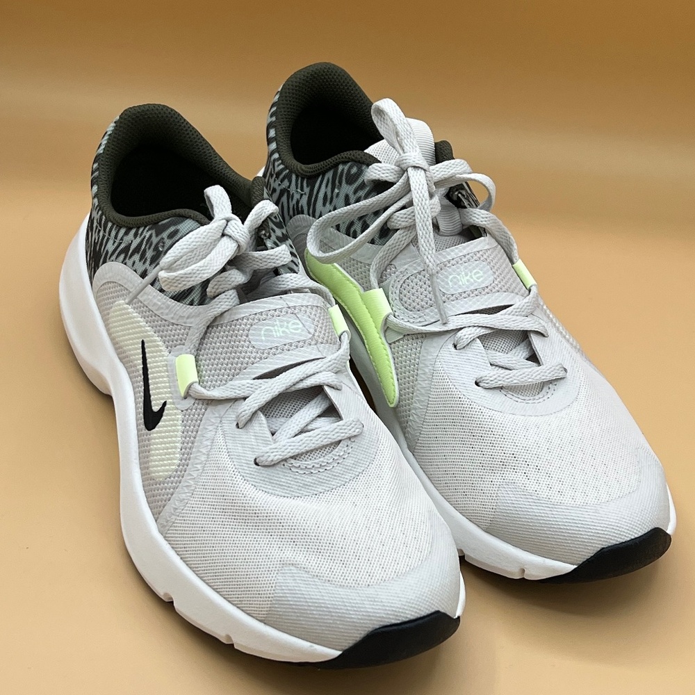 Nike In-season Tr 13 Prm FN4924-001 Light Bone/black-barkey Women’s Shoe Size 10